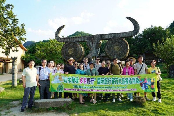 星速优配平台 国际友人探寻荔波山水人文 “疯狂”打call