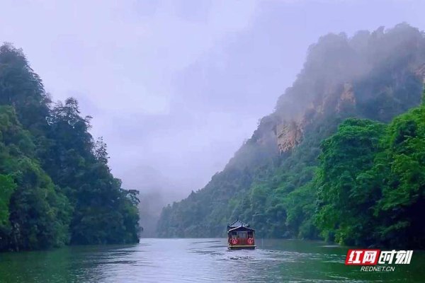 国元配资 金秋细雨如织纱 张家界宝峰湖山水成画引客来